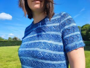 Tricyrtis, un tee-shirt tricoté en dentelle et rayures ! - Patron de tricot - Maloraé Designs