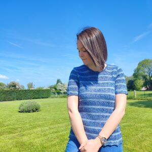 Tricyrtis - Patron de tee-shirt pour femme au tricot - Dentelle - Juin 2023 - Maloraé Designs