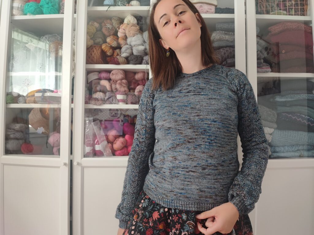 Sibirica, un pull et un tee-shirt raglan au tricot ! - Patron de tricot pour femme - Maloraé Designs