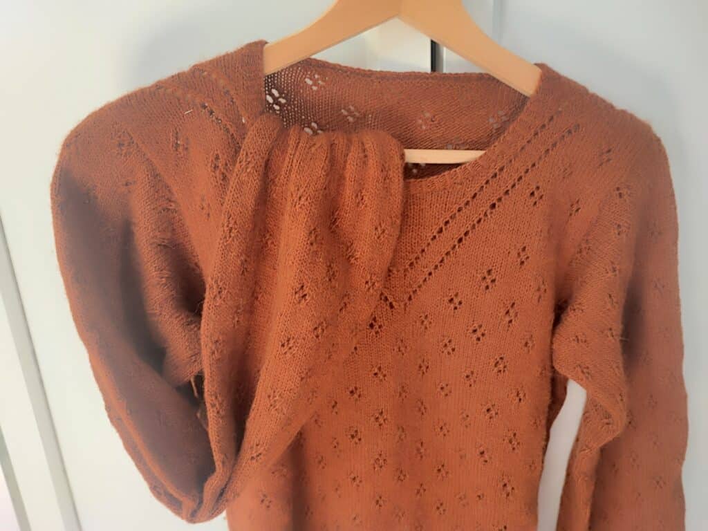 Stipa, un joli pull en dentelle au tricot pour femme ! - Patron de tricot - Maloraé Designs