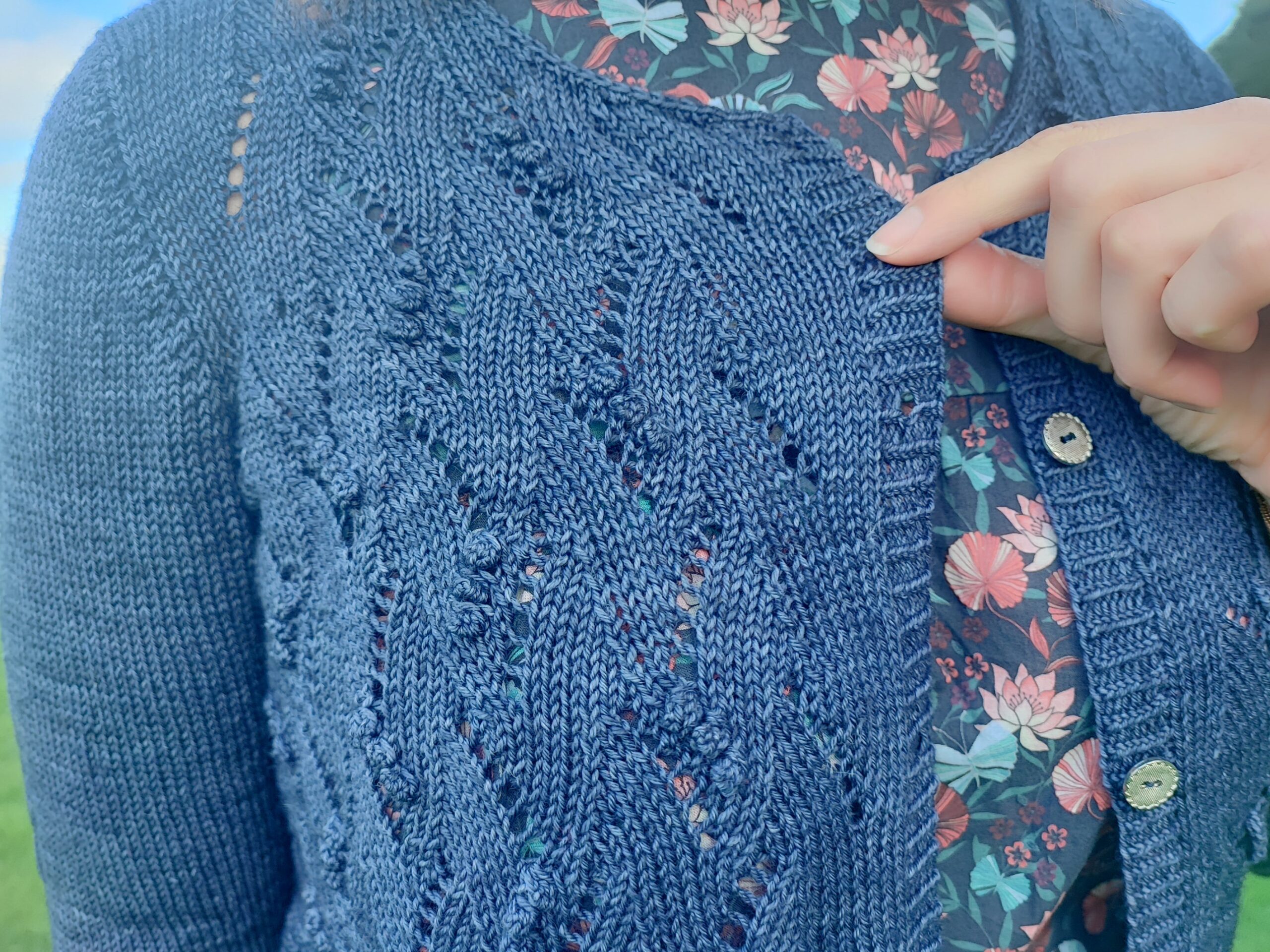 Blue Pearl - Gilet femme - Patron de tricot - Maloraé Designs