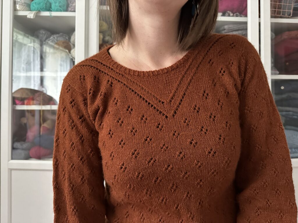 Stipa, un pull en dentelle délicate pour femme au tricot ! - Patron de tricot - Maloraé Designs
