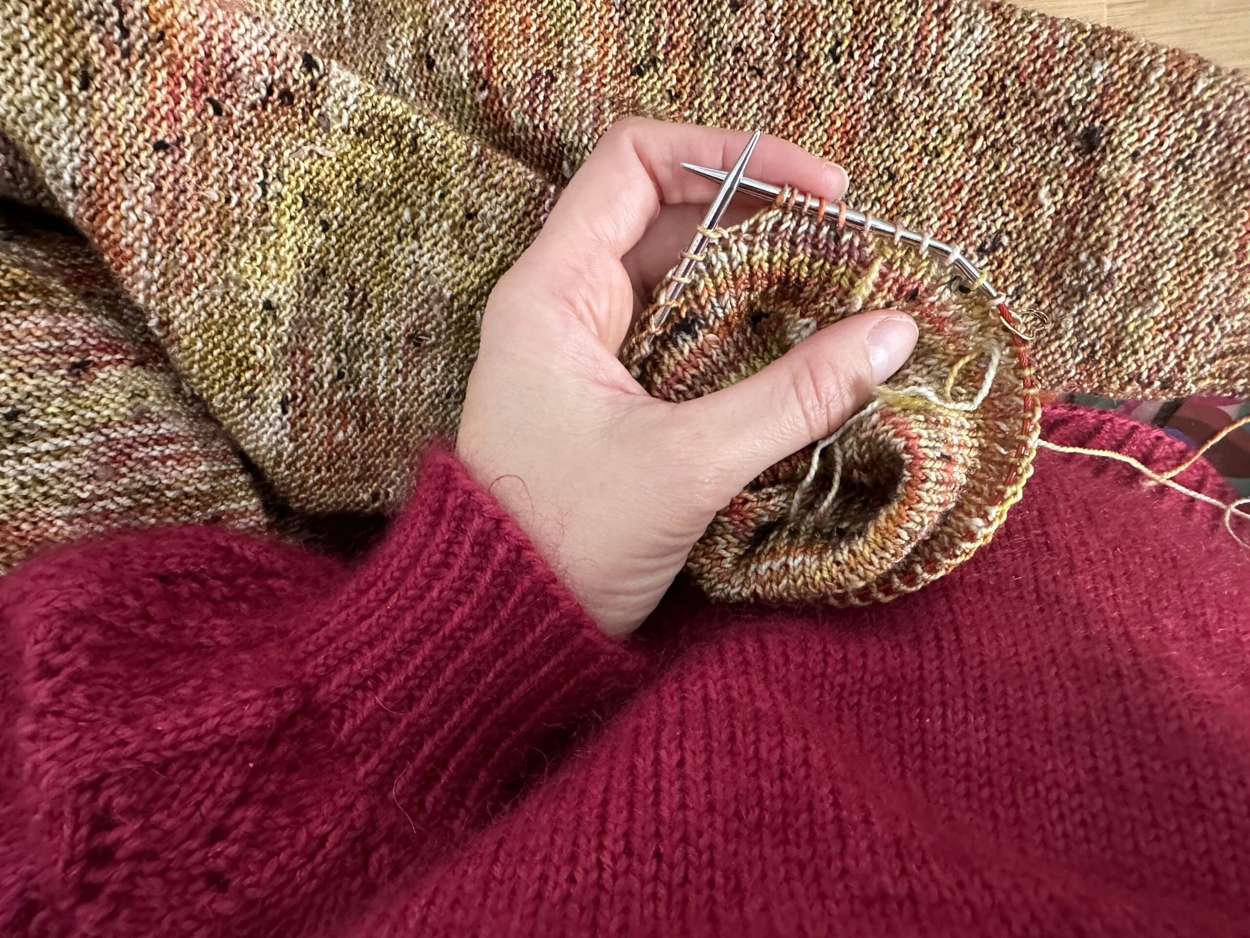 Résumé novembre 2023 - En-cours tricots et nouvelle collection ! - Les coulisses - Tricot - Maloraé Designs