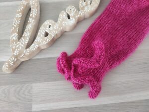 Sidlacea, un joli gilet à froufrous ! (Appel au test) - Patron tricot - Maloraé Designs