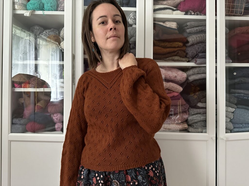 Stipa, un pull en dentelle délicate pour femme au tricot ! - Patron de tricot - Maloraé Designs