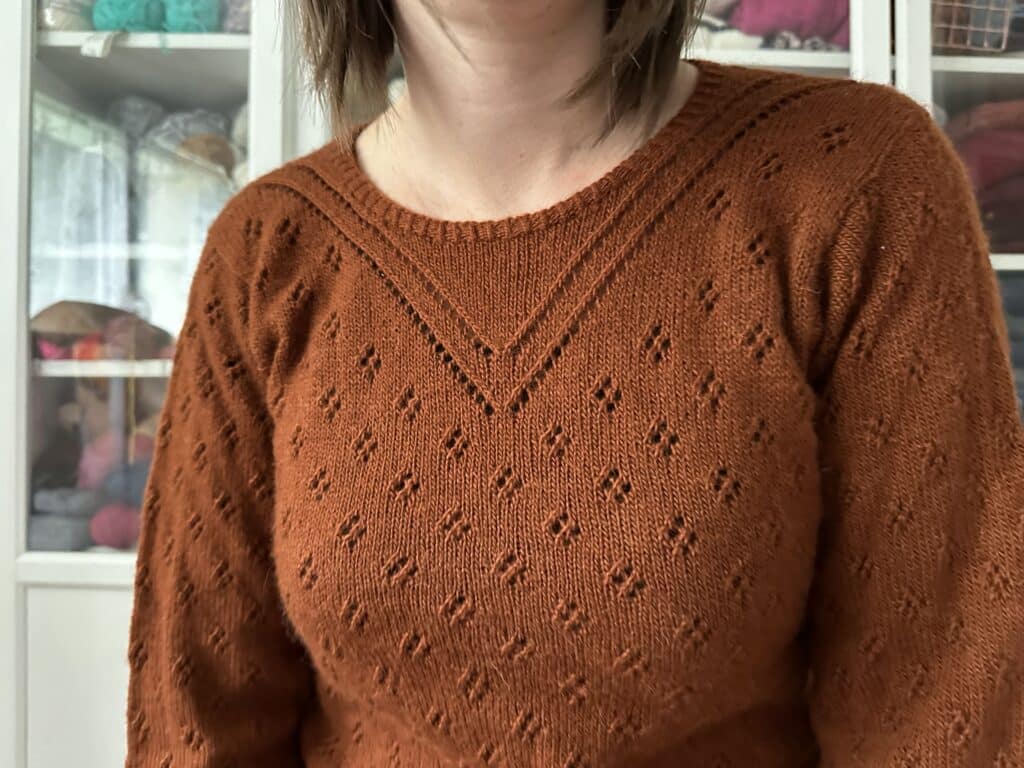 Stipa, un pull en dentelle délicate pour femme au tricot ! - Patron de tricot - Maloraé Designs