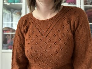 Stipa, un pull en dentelle délicate pour femme au tricot ! - Patron de tricot - Maloraé Designs