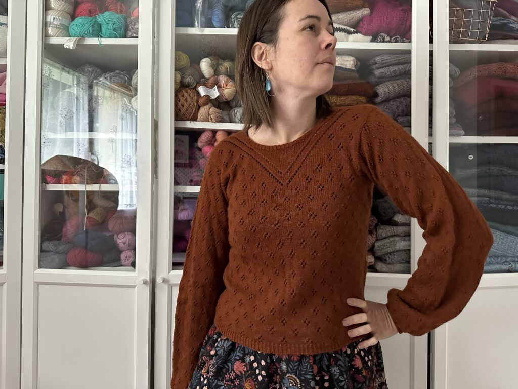 Stipa, un pull en dentelle délicate pour femme au tricot ! - Patron de tricot - Maloraé Designs