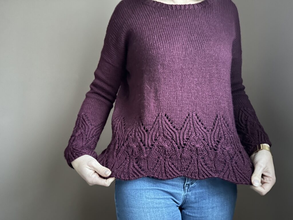 Hollyberry, une jolie dentelle pour ce pull au tricot ! - Pull au tricot - Maloraé Designs