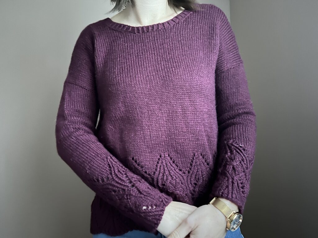 Hollyberry, une jolie dentelle pour ce pull au tricot ! - Pull au tricot - Maloraé Designs