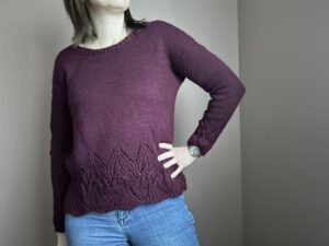 Hollyberry, une jolie dentelle pour ce pull au tricot ! - Pull au tricot - Maloraé Designs