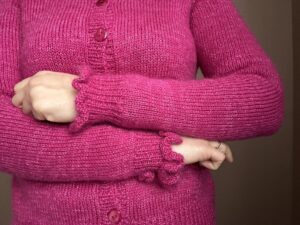 Sidalcea, gilet à manches contigus pour femme au tricot ! - Modèle mois de mars 2024 - Patron tricot - Maloraé Designs