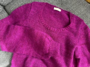 Bougainvillée, un pull basique au tricot ! (Appel au test) - Patron de tricot - Maloraé Designs