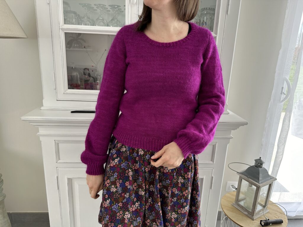 Bougainvillée, un pull basique au tricot ! (Appel au test) - Patron de tricot - Maloraé Designs