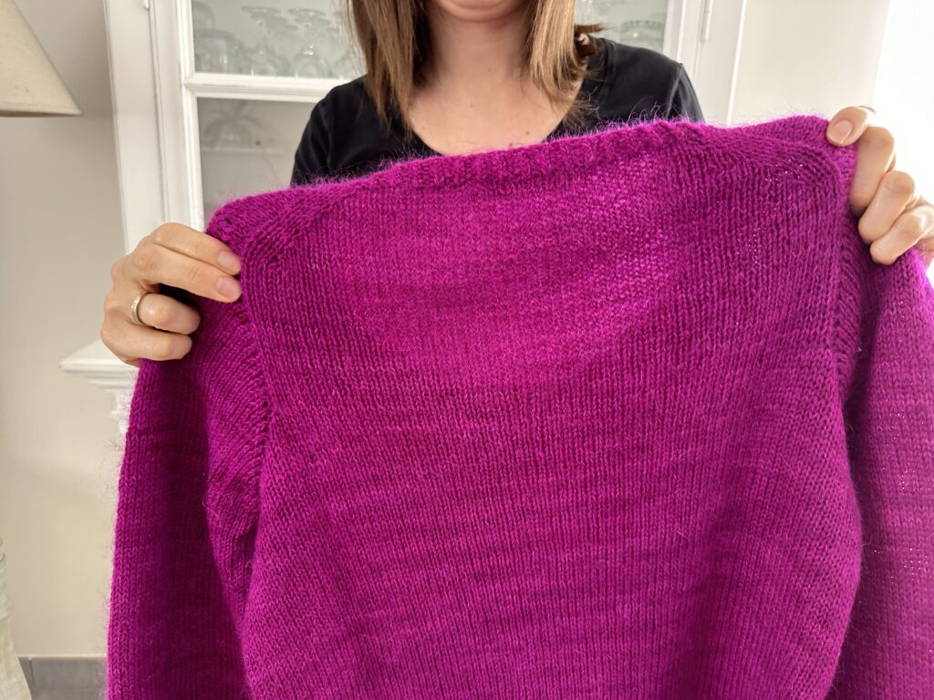 Bougainvillée, un pull basique au tricot ! (Appel au test) - Patron de tricot - Maloraé Designs