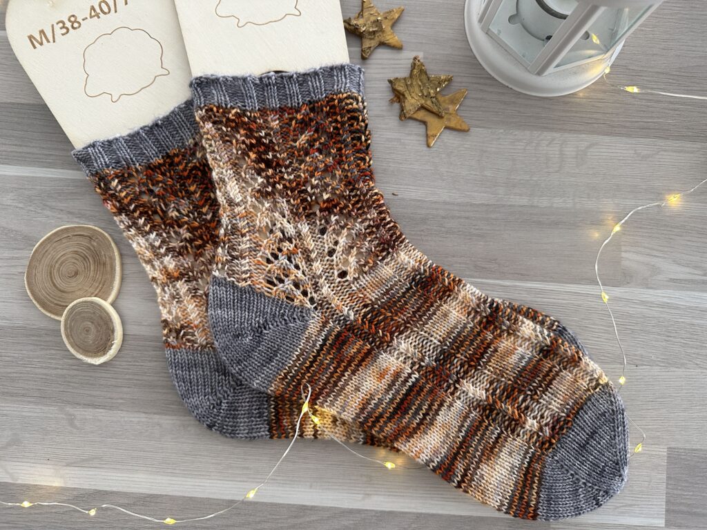 Chaussettes Dracarys - Collection de chaussettes GOT au tricot ! - Patron de tricot - Game of thrones - Maloraé Designs