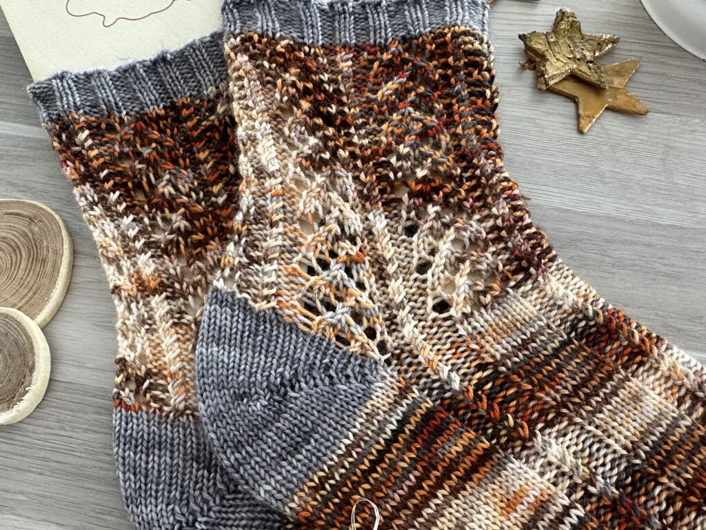 Chaussettes Dracarys - Collection de chaussettes GOT au tricot ! - Patron de tricot - Game of thrones - Maloraé Designs