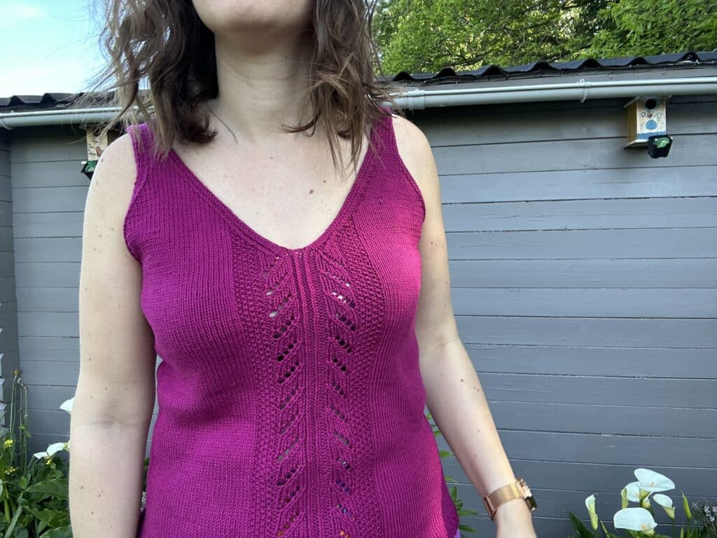 Delos, joli débardeur tricoté avec un soupçon de dentelle ! - Patron de tricot - Maloraé Desings
