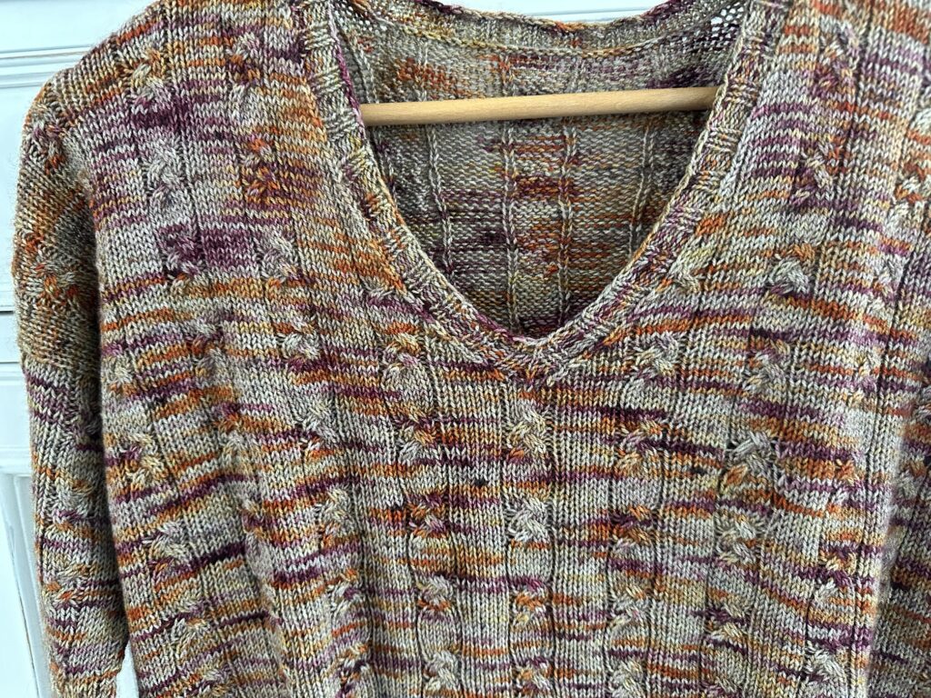 Pansy, un joli pull tricoté en torsades ! - Appel au test tricot - Maloraé Designs