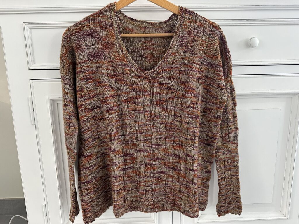Pansy, un joli pull tricoté en torsades ! (Appel au test) - Appel au test tricot - Maloraé Designs