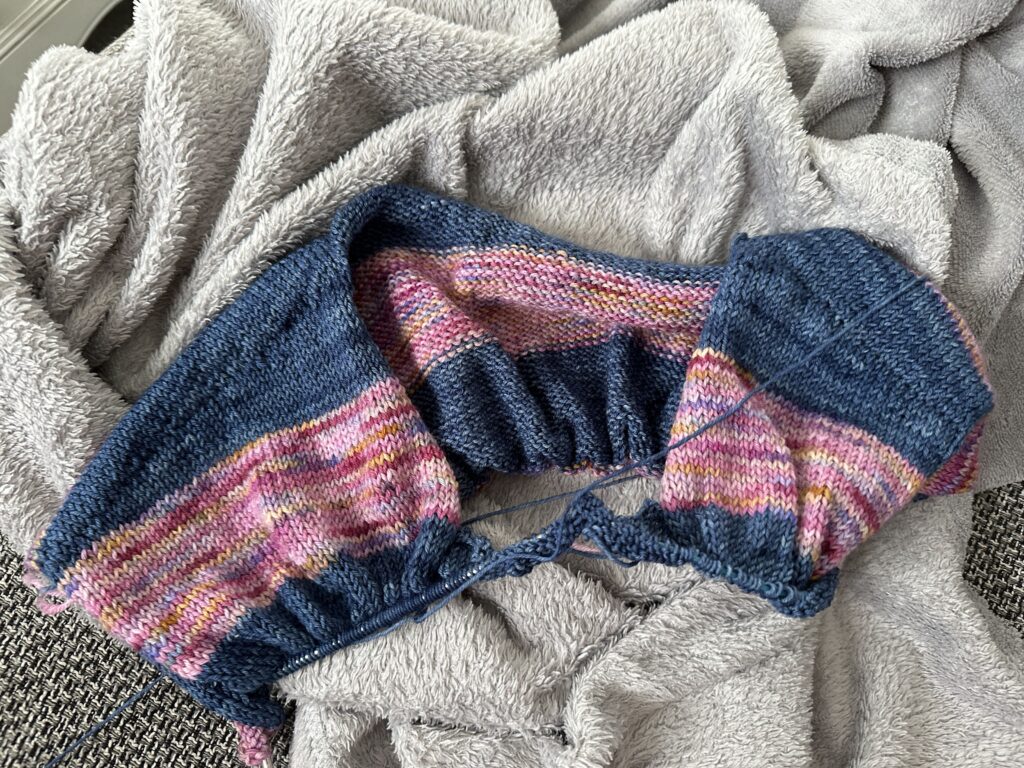 La mini marinière (Adulte) - Patron de pull au tricot pour femme- Patron de tricot - Rayures - Podcast tricot épisode 61 - Maloraé Designs