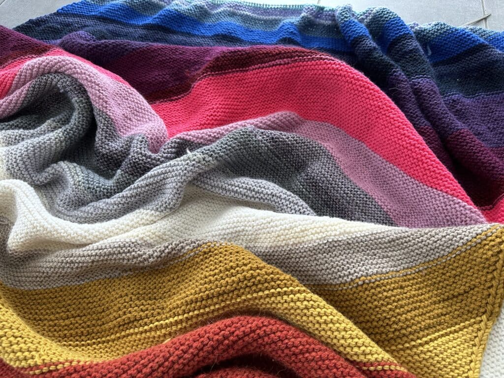 Couverture au tricot - Patron gratuit - Couverture de restes - Maloraé Designs