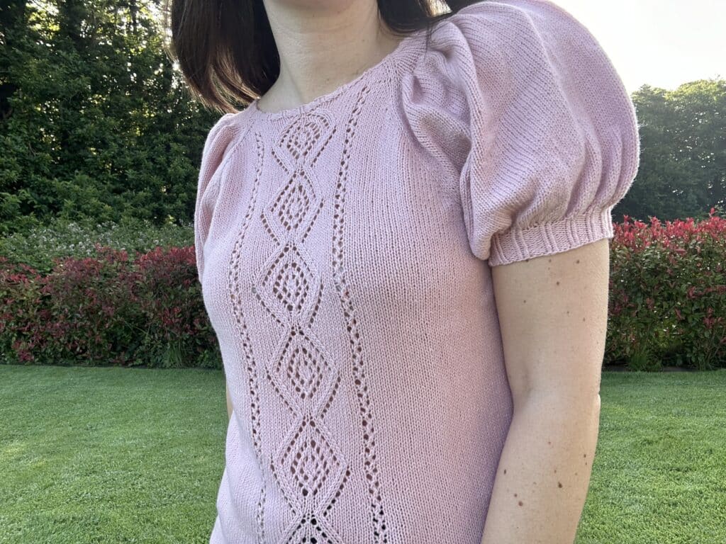 Alissar, patron pour femme en dentelle et manches bouffantes. - Patron de tricot - Maloraé Designs