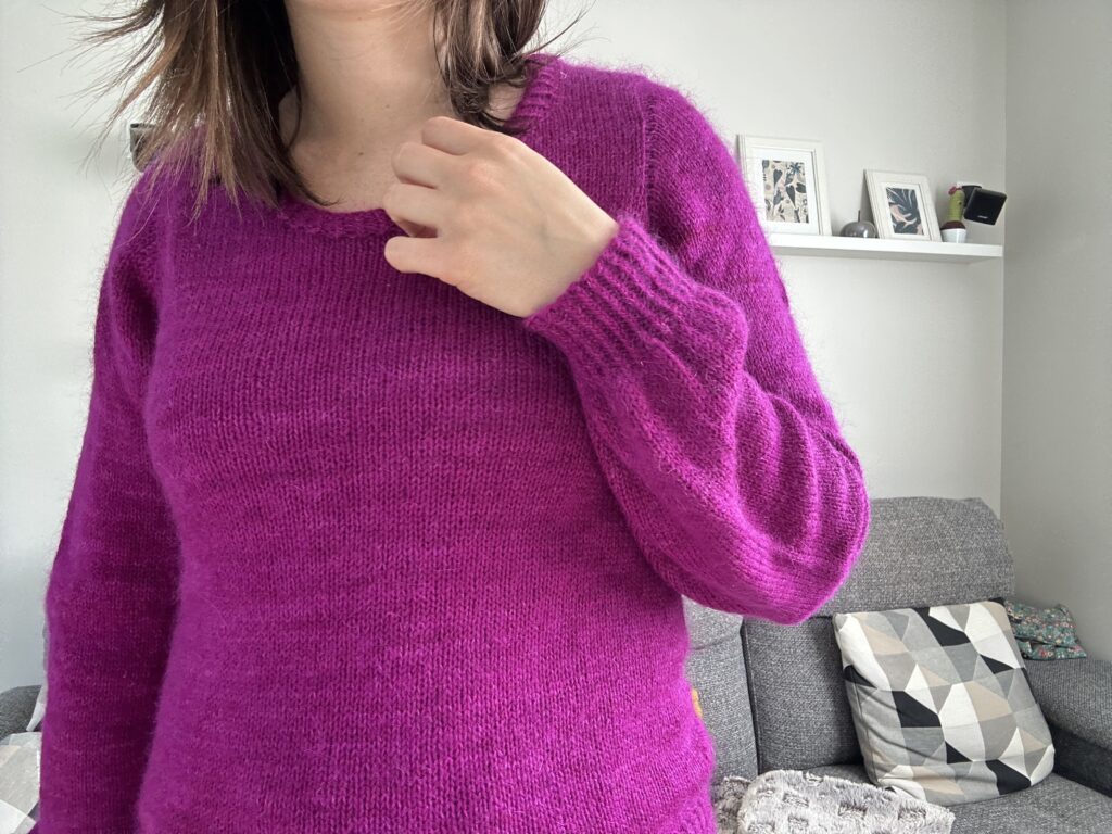 Bougainvillée - Patron de tricot - Pull au tricot pour femme - Mailles d'automne - Maloraé Designs