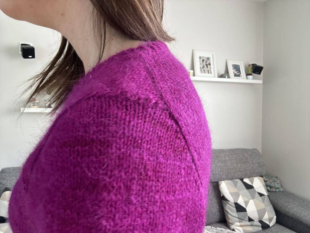 Bougainvillée - Patron de tricot - Pull au tricot pour femme - Mailles d'automne - Maloraé Designs