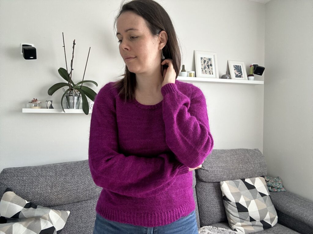 Bougainvillée - Patron de tricot - Pull au tricot pour femme - Mailles d'automne - Maloraé Designs