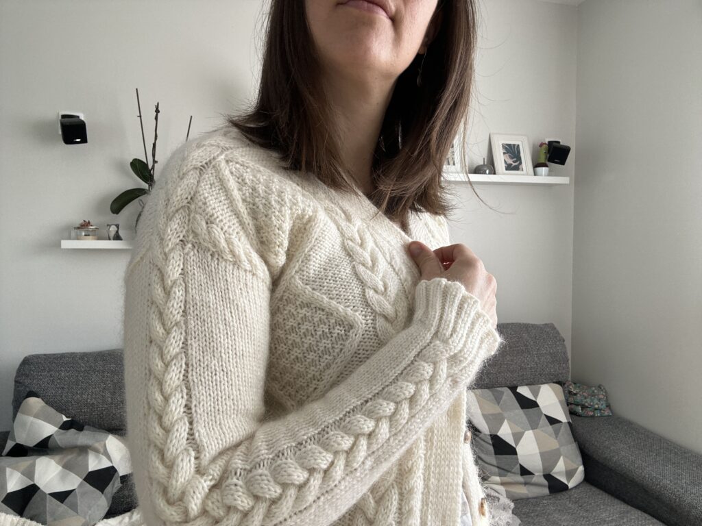 Diosma - gilet au tricot - Patron tricot - Mailles d'automne - Maloraé Designs