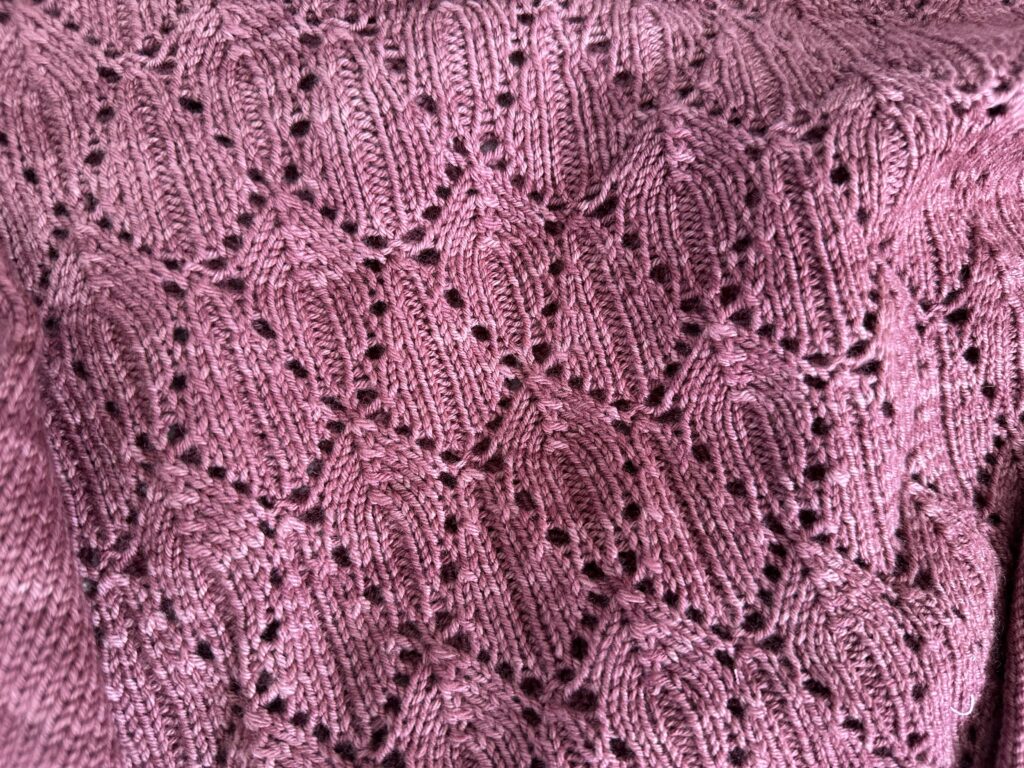 Rubra- Pull au tricot - Patron tricot - Mailles d'automne - Maloraé Designs