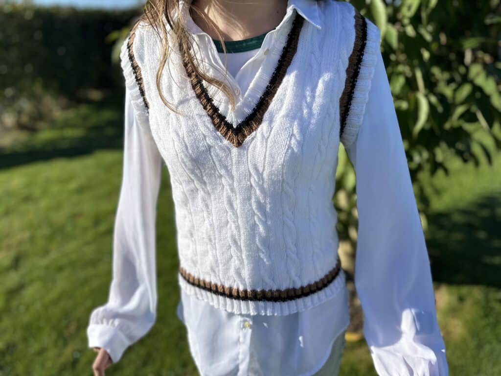 Slipover Manon - Pull sans manches à torsades - Patron de tricot - Maloraé Designs