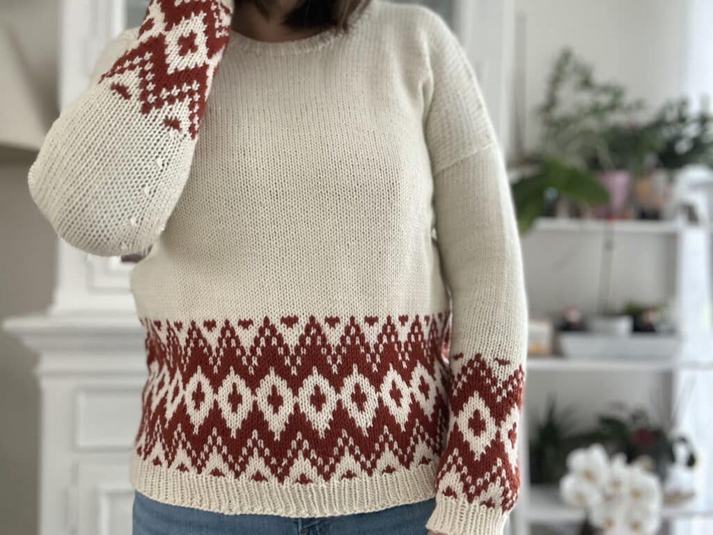 Tritoma - Patron de décembre 2024 - Pull au jacquard pour femme - Patron de tricot - Maloraé Designs