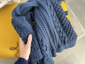 Acalypha, un gilet en torsades ! (Appel au test) - Patron de tricot pour femme - Maloraé Designs