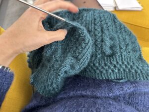 Santini, un joli gilet tricoté en dentelle ! (Appel au test) - Patron de tricot - Maloraé Designs
