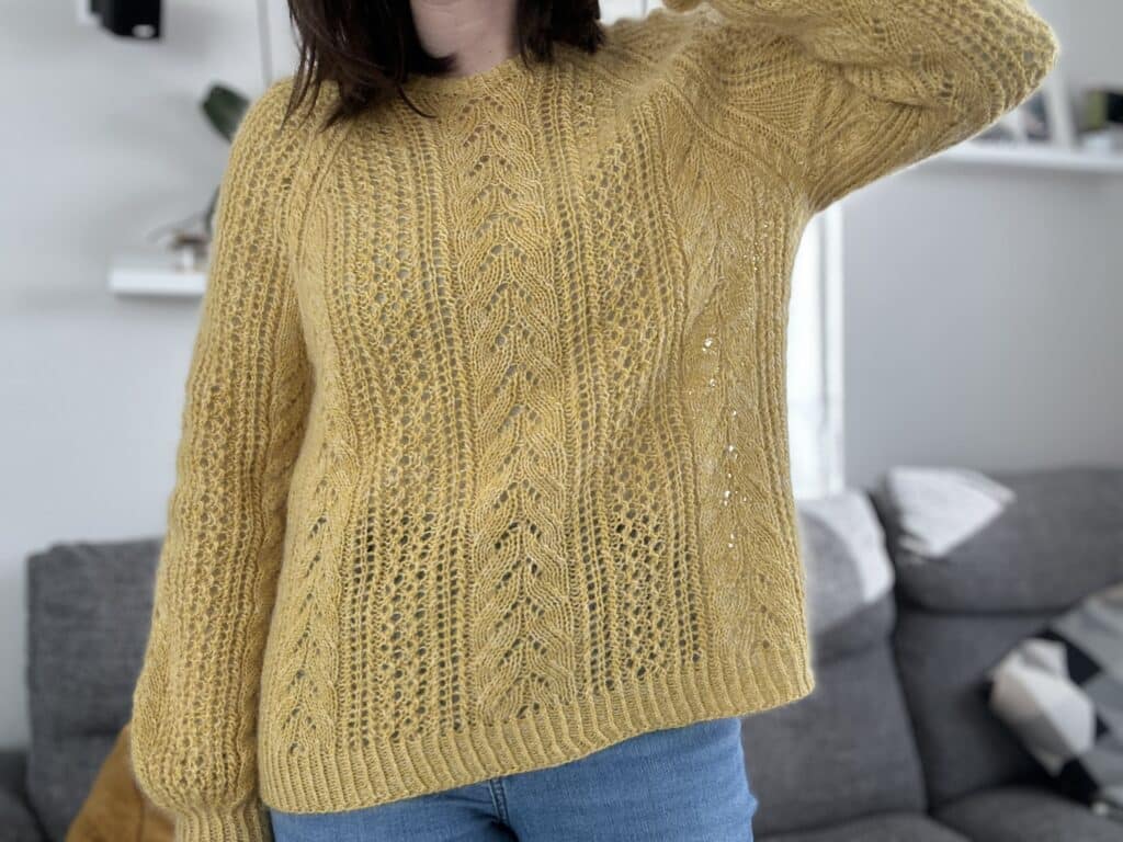 Grémil, un pull moelleux en dentelle au tricot ! - Patron de pull au raglan tricot pour femme - Dentelle - Maloraé Designs