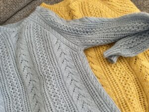 Grémil, un pull moelleux en dentelle au tricot ! - Patron de pull au raglan tricot pour femme - Dentelle - Maloraé Designs