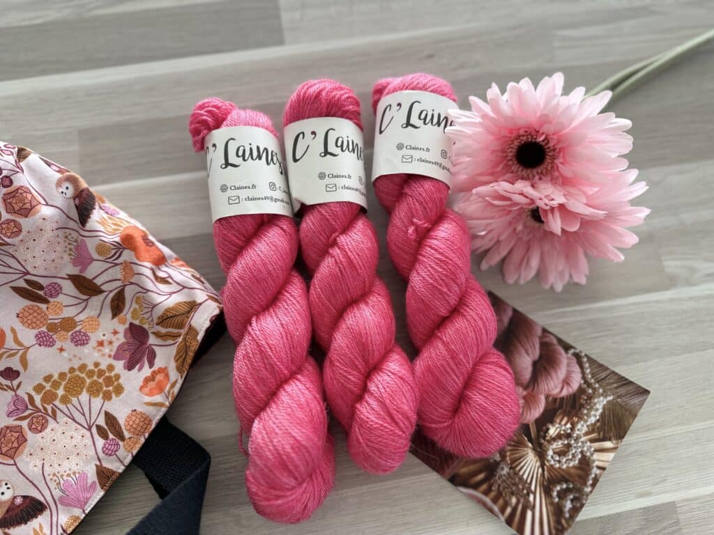 Débardeur au tricot - Patron pour femme en dentelle et torsades - Maloraé Designs