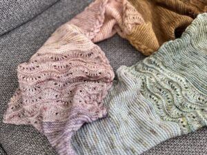 Topaze, une étole facile tricotée en fade ! (Appel au test) - Patron de tricot - Maloraé Designs
