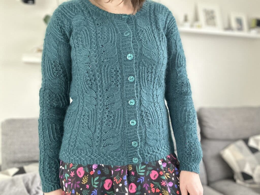 Santini, un gilet cosy pour femme tricoté en dentelle ! - Patron de tricot - Dentelle - Mohair - Maloraé Designs