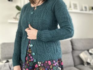 Santini, un gilet cosy pour femme tricoté en dentelle ! - Patron de tricot - Dentelle - Mohair - Maloraé Designs