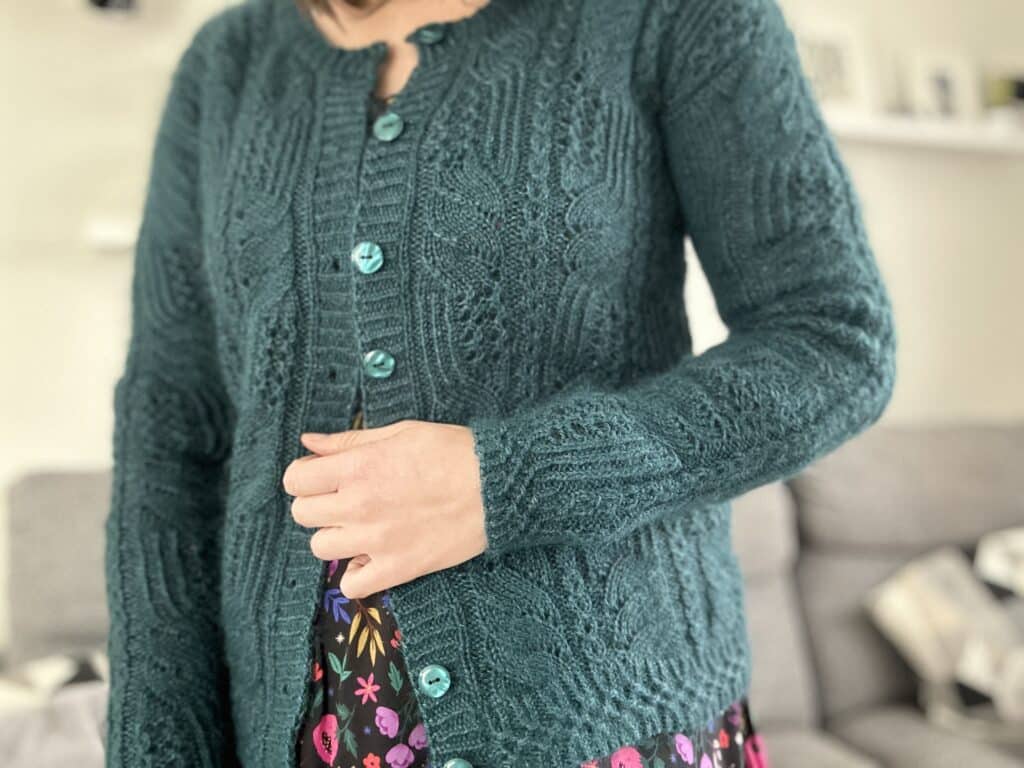 Santini - Gilet tricoté en dentelle - Patron pour femme - Maloraé Designs