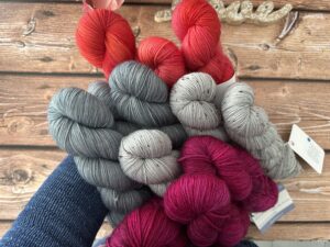 Résumé avril 2025 - Le mojo tricot revient doucement... - Les coulisses - Maloraé Designs