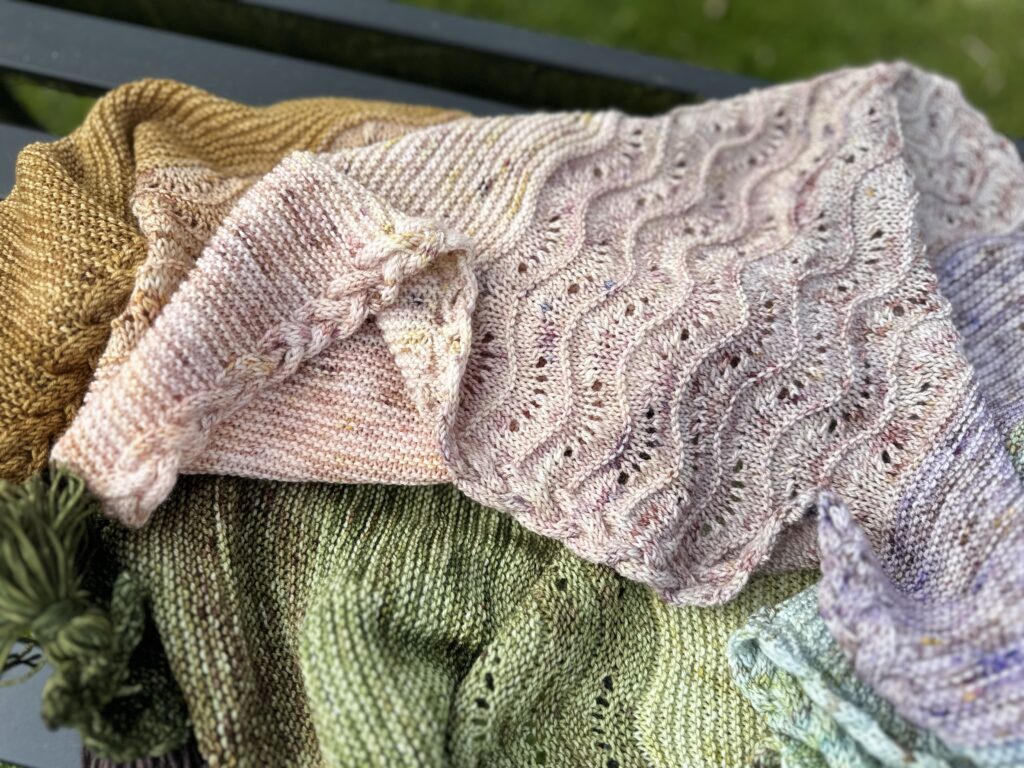 Topaze, une étole au tricot facile et addictive ! - Patron de tricot - Accessoire tricot - Maloraé Designs