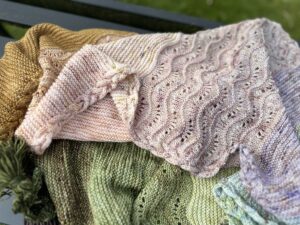 Topaze, une étole au tricot facile et addictive ! - Patron de tricot - Accessoire tricot - Maloraé Designs