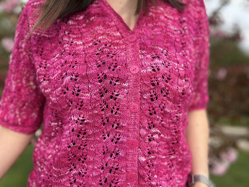 Gaura, un tee-shirt pour femme tricoté en dentelle ! - Patron de tricot - Dentelle - Maloraé Designs