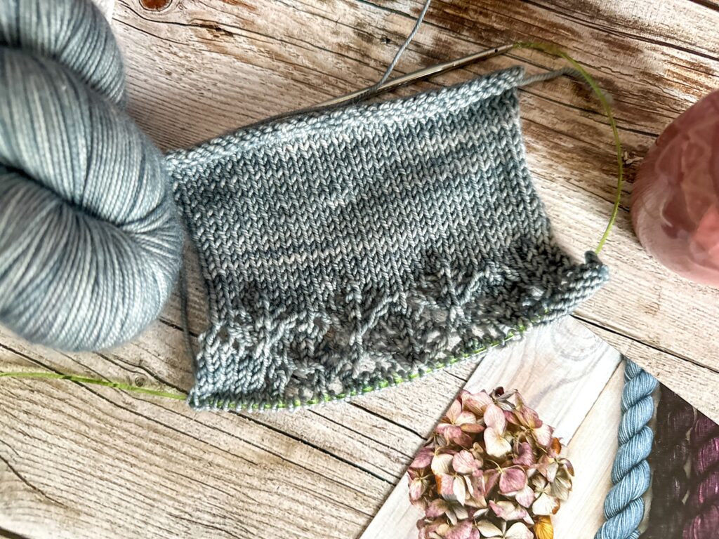 Echantillon tricot - L'atelier teinture - Patron de tricot - Maloraé Designs