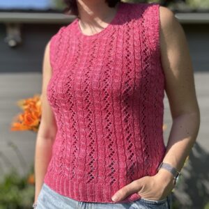 Orpin, un patron de débardeur pour femme au tricot ! - Dentelle et torsades - Patron de tricot - Maloraé Designs