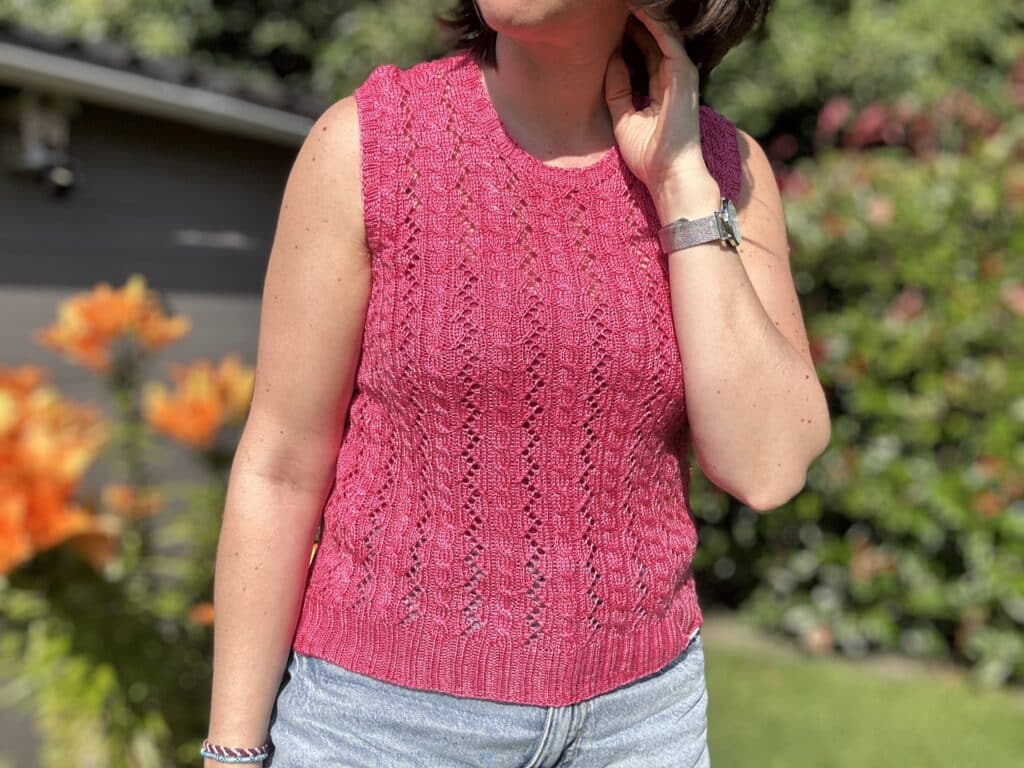 Orpin, un patron de débardeur pour femme au tricot ! - Dentelle et torsades - Patron de tricot - Maloraé Designs